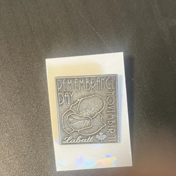 Labatt Remembrance Day Pin - Picture 1 of 5